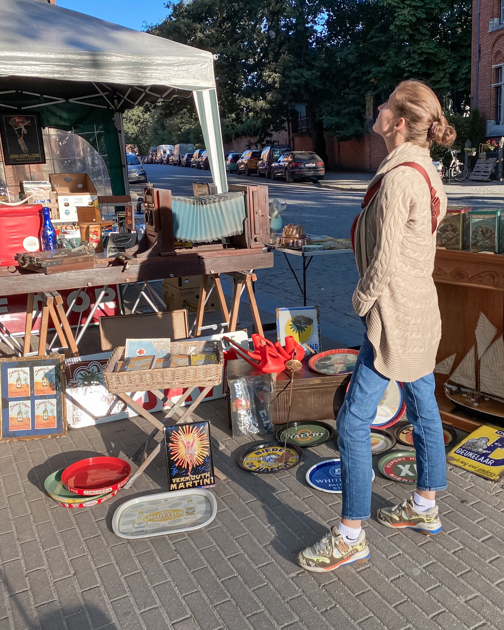 Der berühmte Antikmarkt in Tongeren, Belgien
