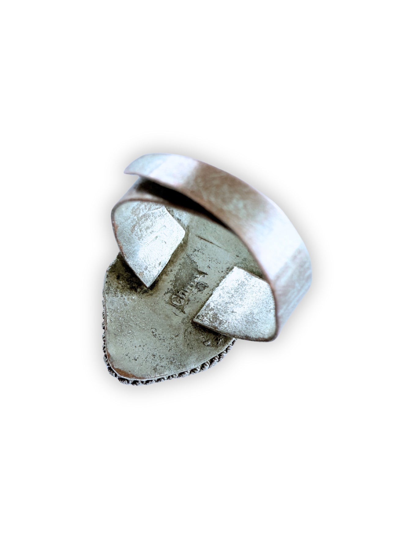 Handgeschnitzter Vintage Zinnober-Ring mit floraler Gravur um 1920