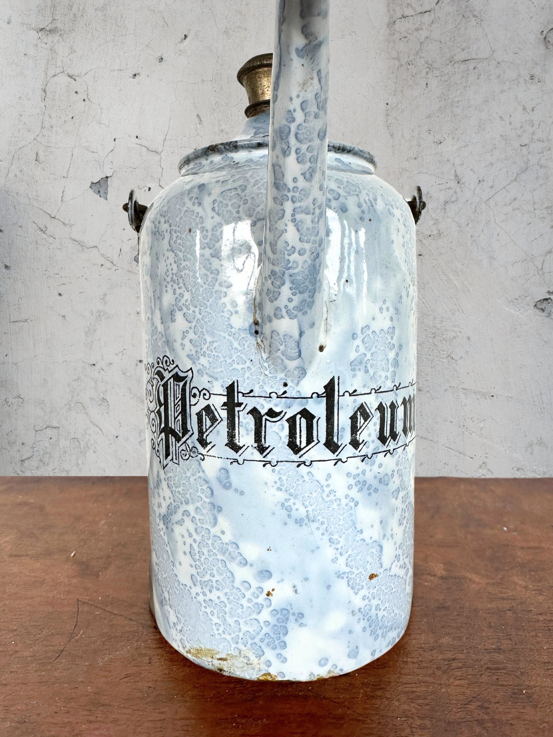 Antike Petroleum Kanne aus Emaille 1900