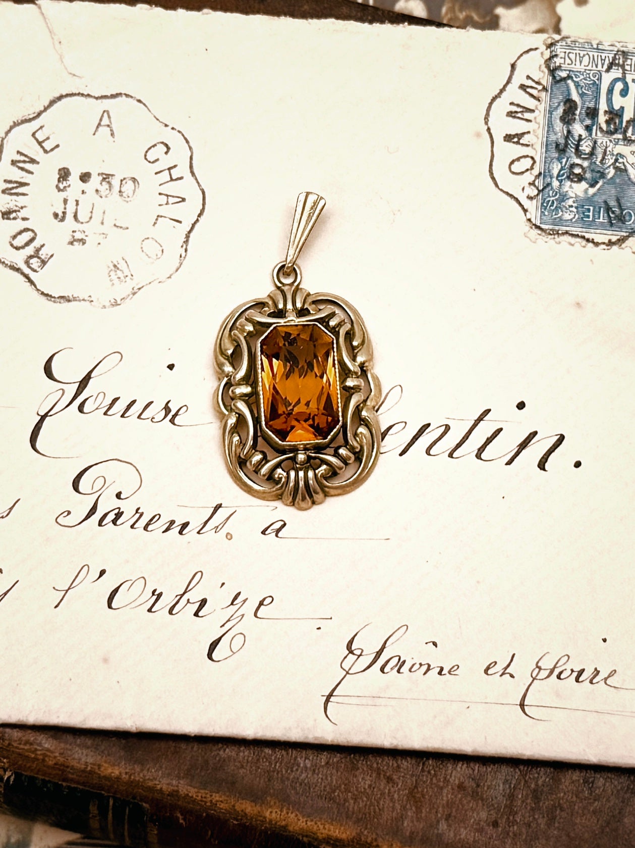 Art Nouveau pendant – antique, with gemstone