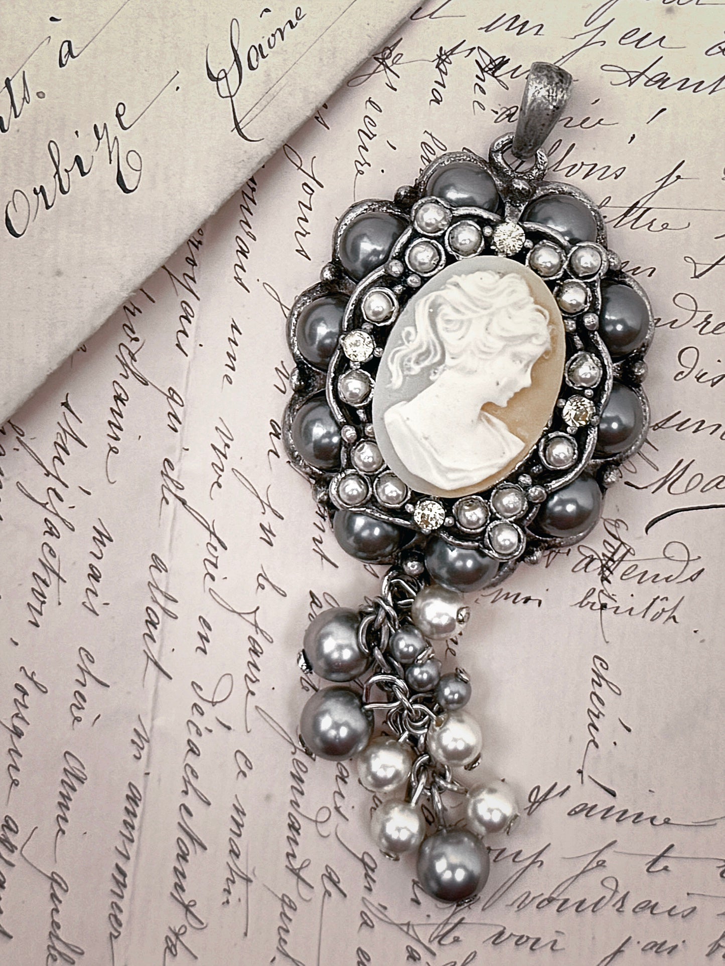 Historicist style pendant with cameo and pearls Victorian