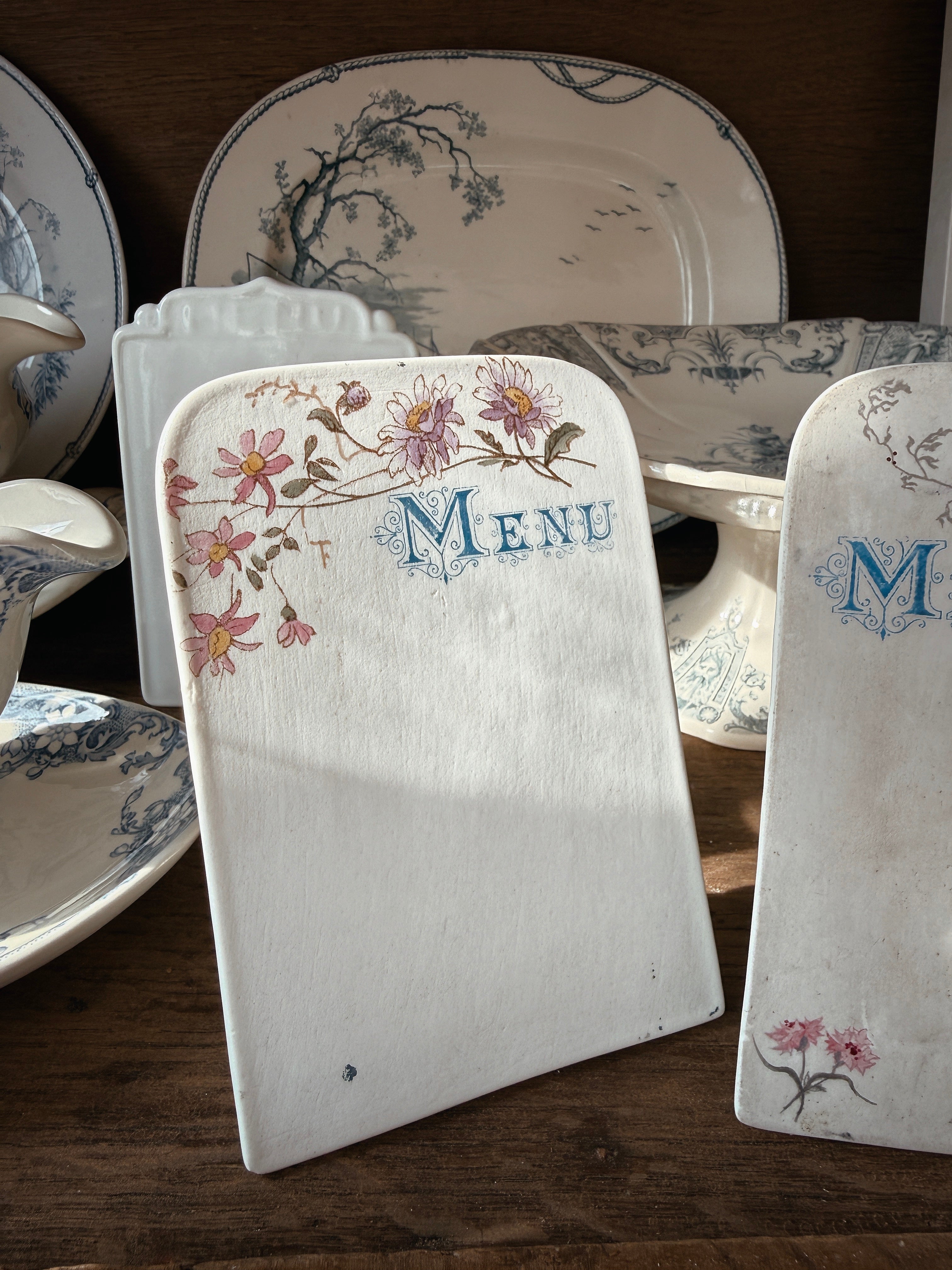 Menu Tischaufsteller aus Porzellan - Bistro Stil Frankreich 1900