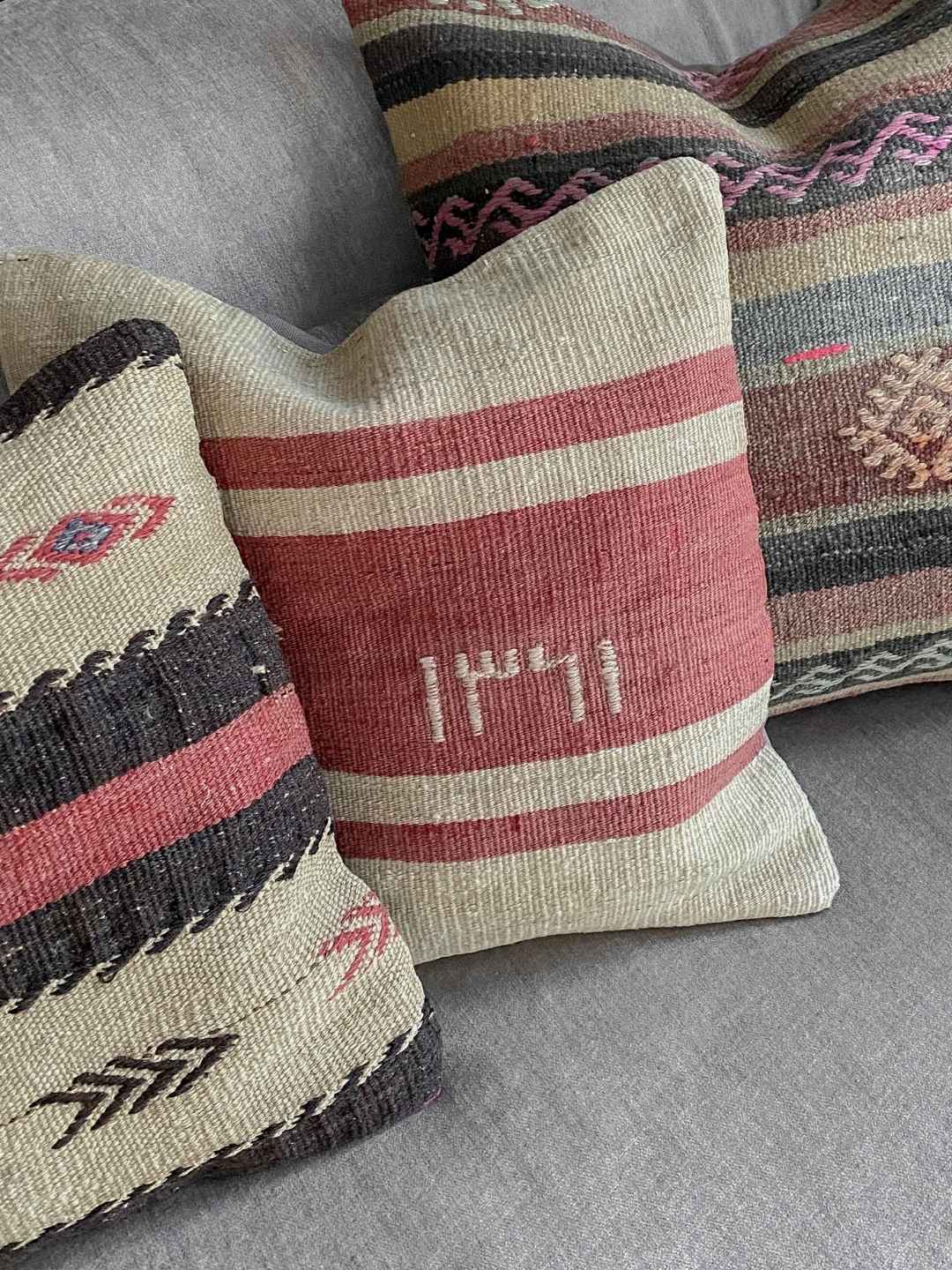 Kelimkissen handgewebt 45 x 45 cm beige-rot