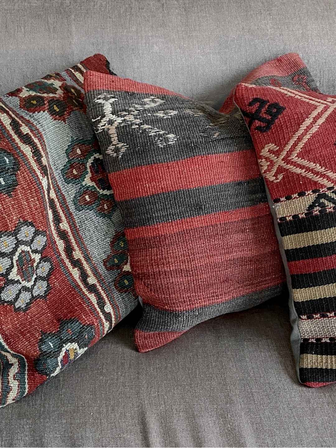Kelimkissen handgewebt 45 x 45 cm rot-petrol