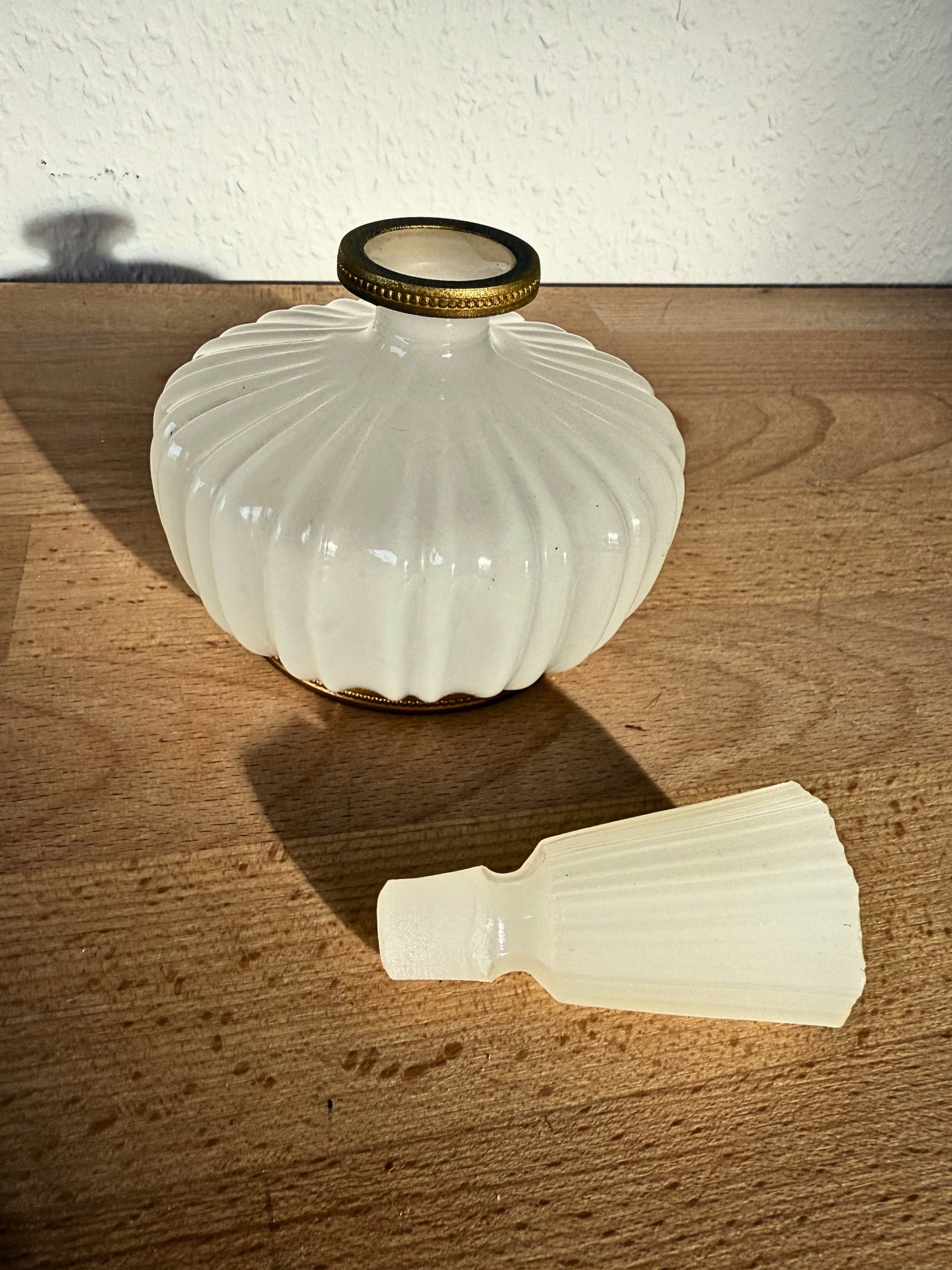 Parfum Flakon aus milchweißem Opalin, NASON Murano um 1900