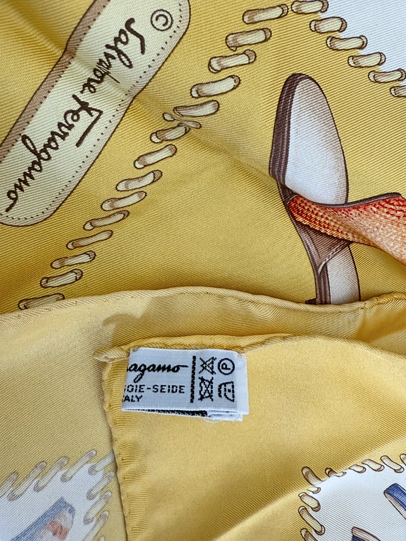 Salvatore FERRAGAMO Seidencarré Tuch Vintage 85 x 85 cm