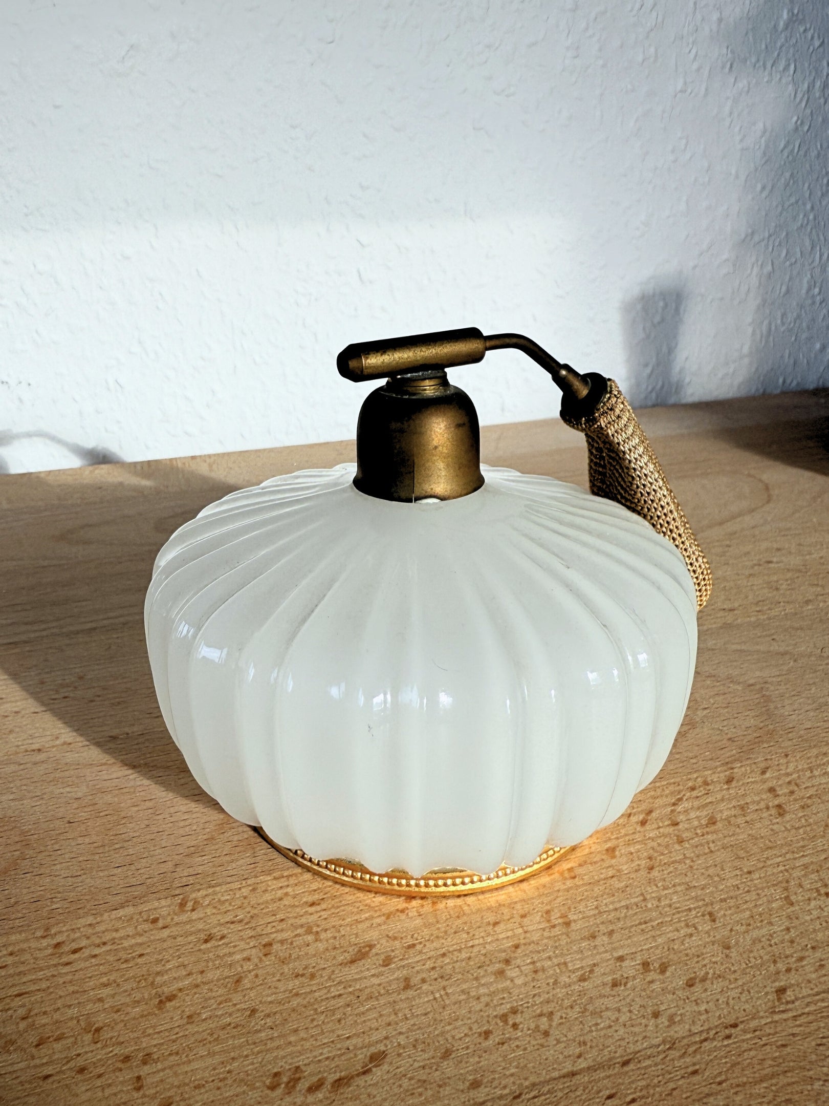 Parfum Zerstäuber aus milchweißem Opalin, NASON Murano um 1900