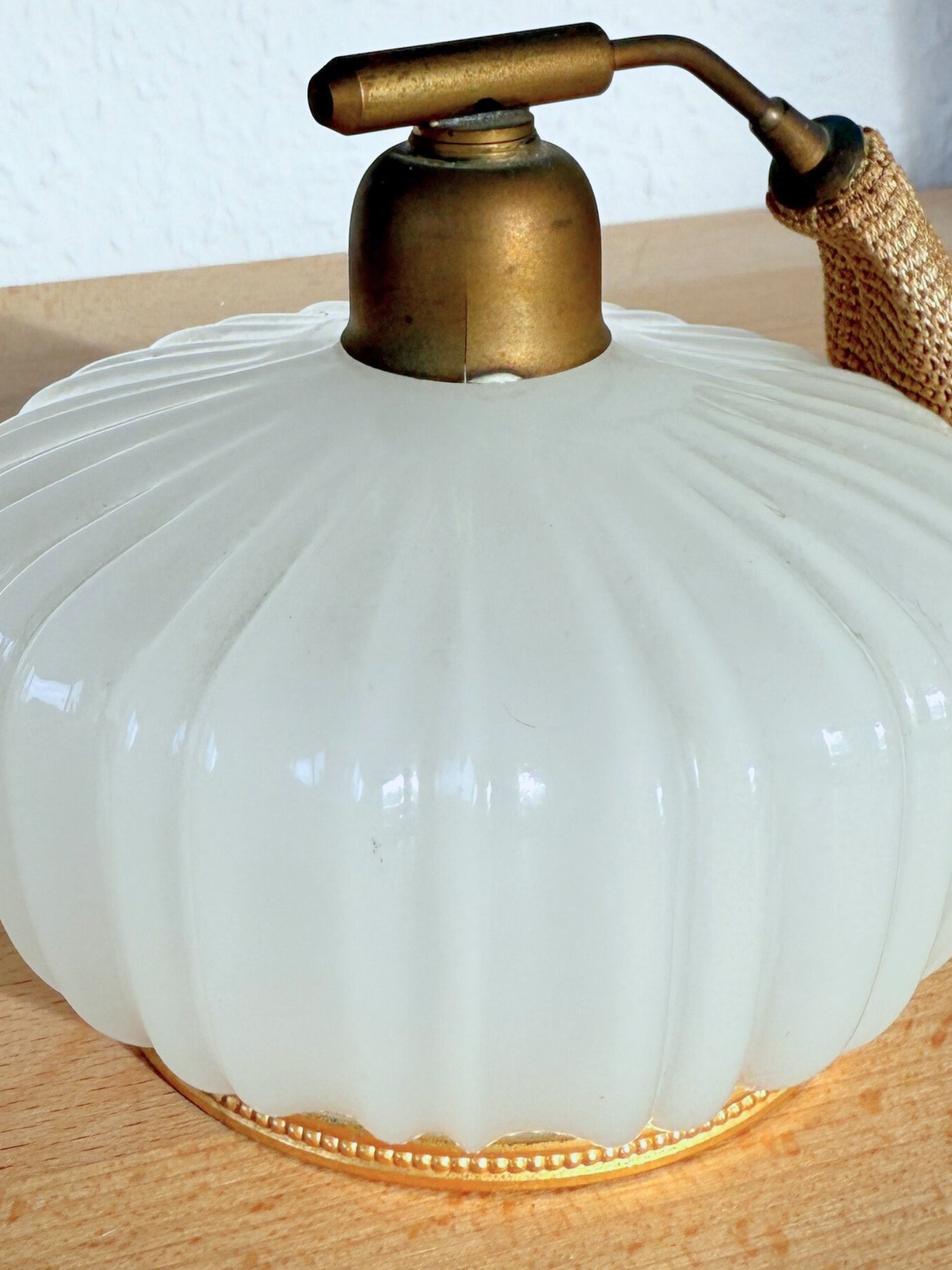Parfum Zerstäuber aus milchweißem Opalin, NASON Murano um 1900