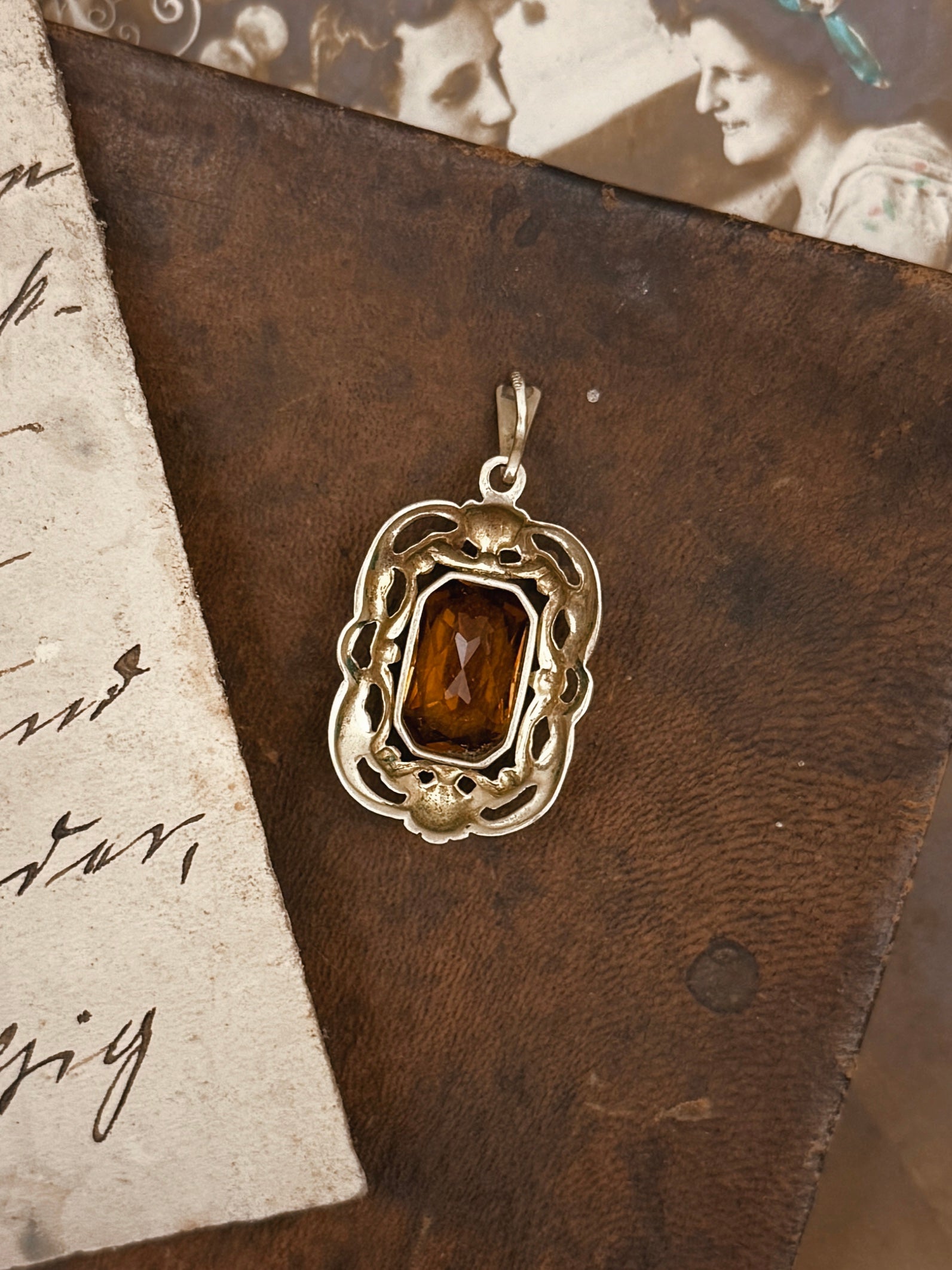 Art Nouveau pendant – antique, with gemstone