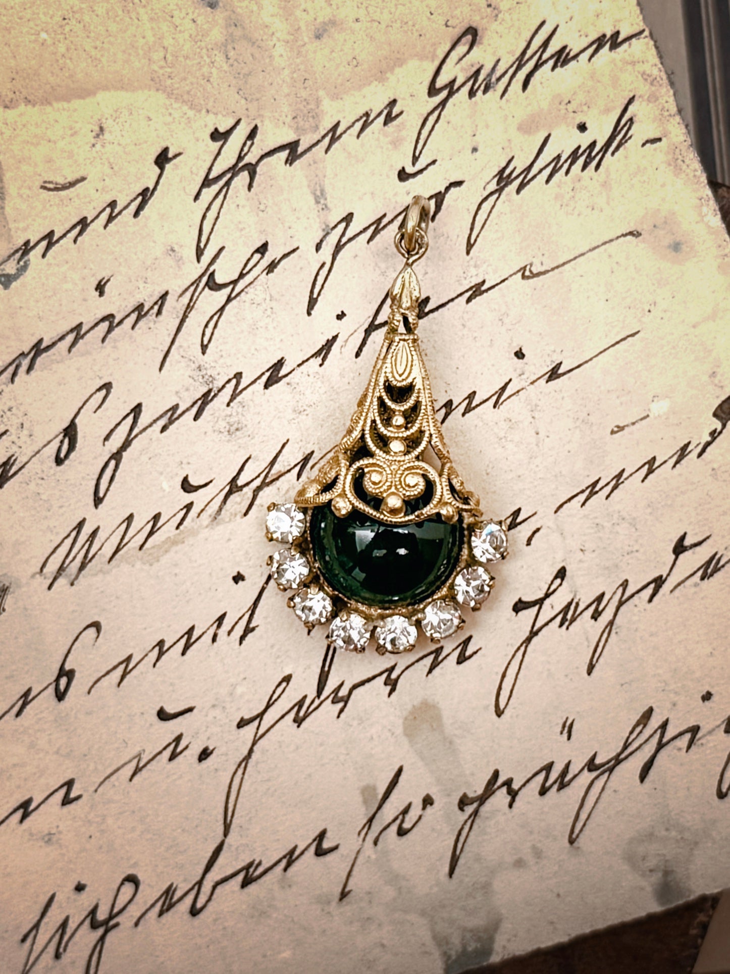 Art Deco pendant – green cabochon, vintage