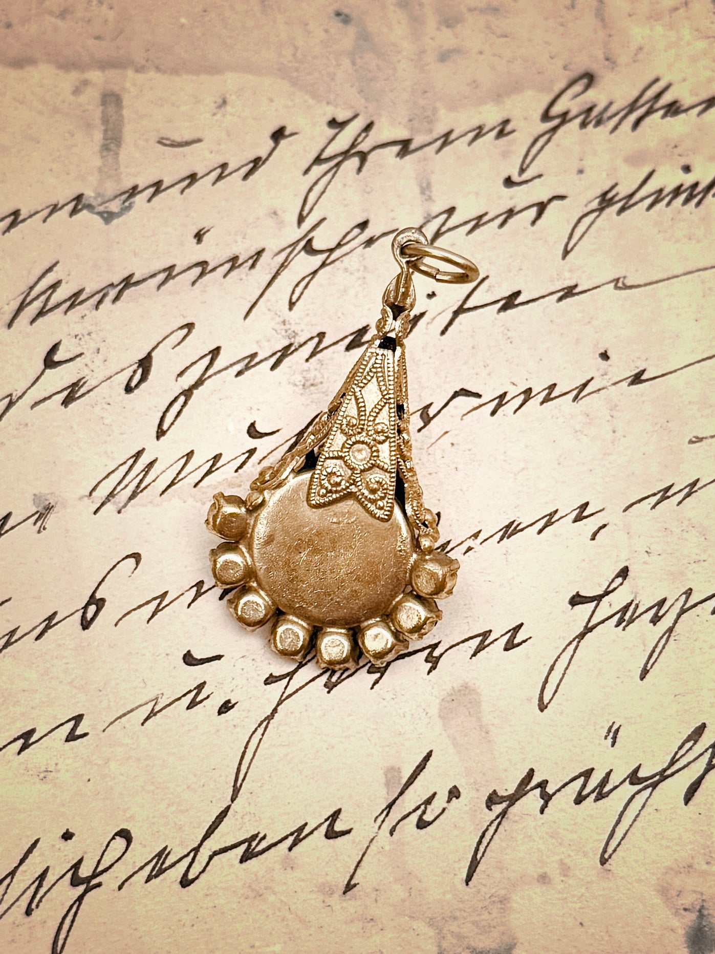 Art Deco pendant – green cabochon, vintage