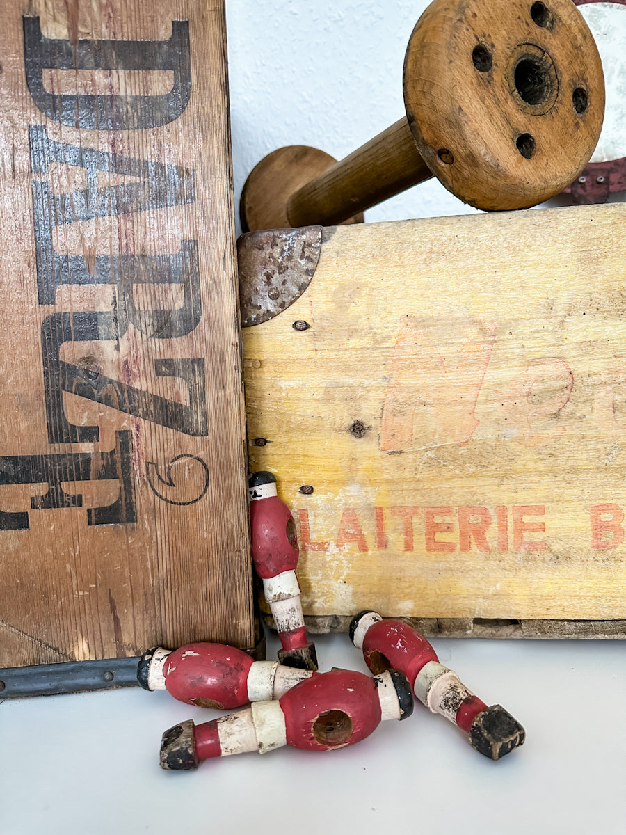 Vintage Kickerfiguren aus Holz rot